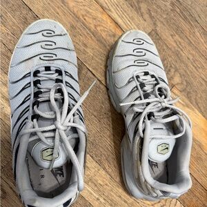 Nike Gray and Black men’s sneakers air max